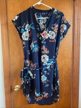 SHEIN VCAY Notch Neck Belted High
Low Floral Dress
